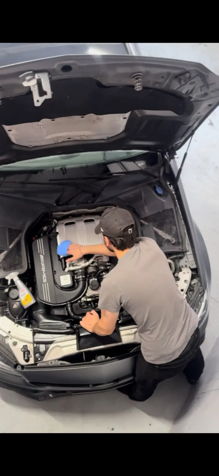 Motorraumreinigung - Professionelle Motorraum Aufbereitung